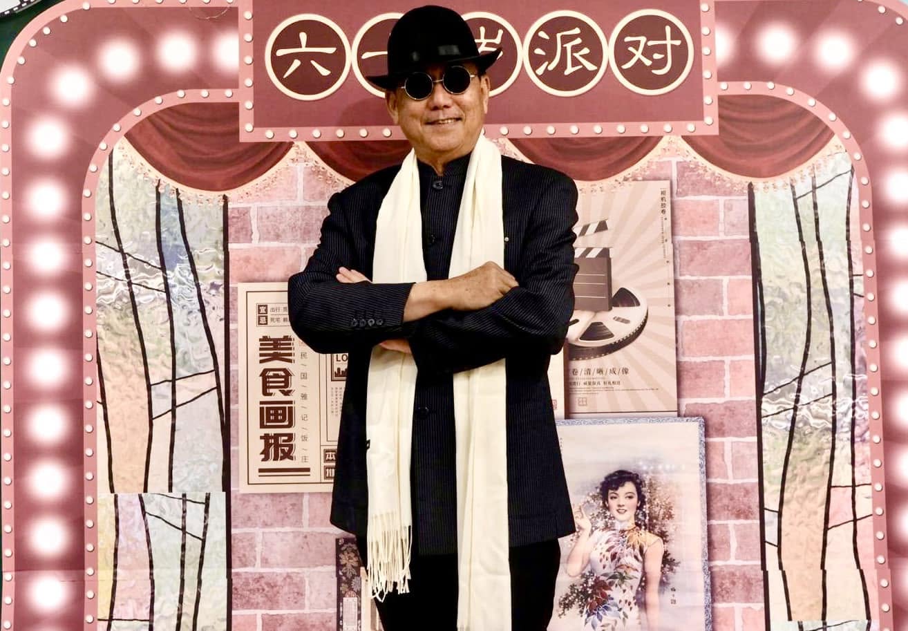 Gim Hong performing live